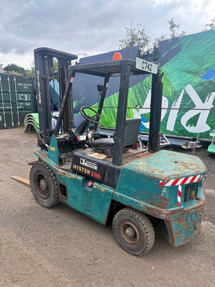2000 Hyster 3-ton diesel forklift